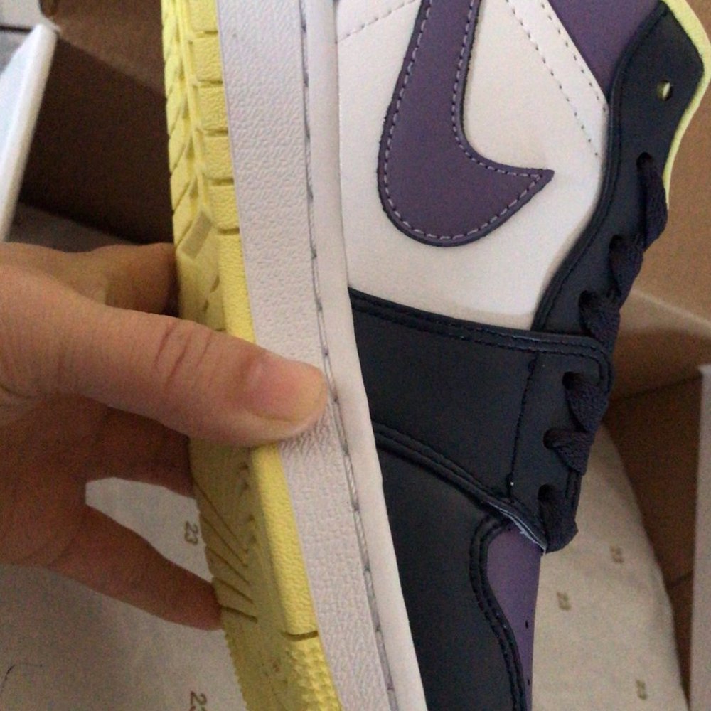 Air Jordan 1 Womens Size7 DJ4342 - Picture 10 of 10